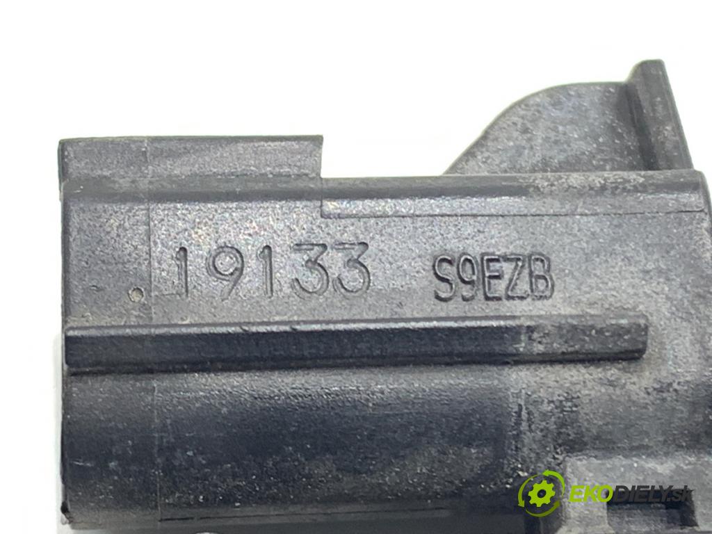 FORD FOCUS IV (HN) 2018 - 2022    1.0 EcoBoost 92 kW [125 KM] benzyna 2018 - 2022  Snímač teploty AU5T-12A647-AC (Snímač vonkajšej teploty)