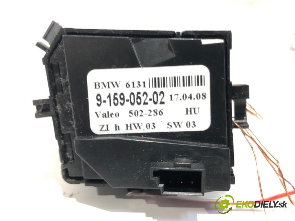 BMW 5 Touring (E61) 2004 - 2010    520 i 125 kW [170 KM] benzyna 2007 - 2010  Prepínač ohrievania, vyhrievania sedačky 915905202 (Prepínacie páčky pod volantom)