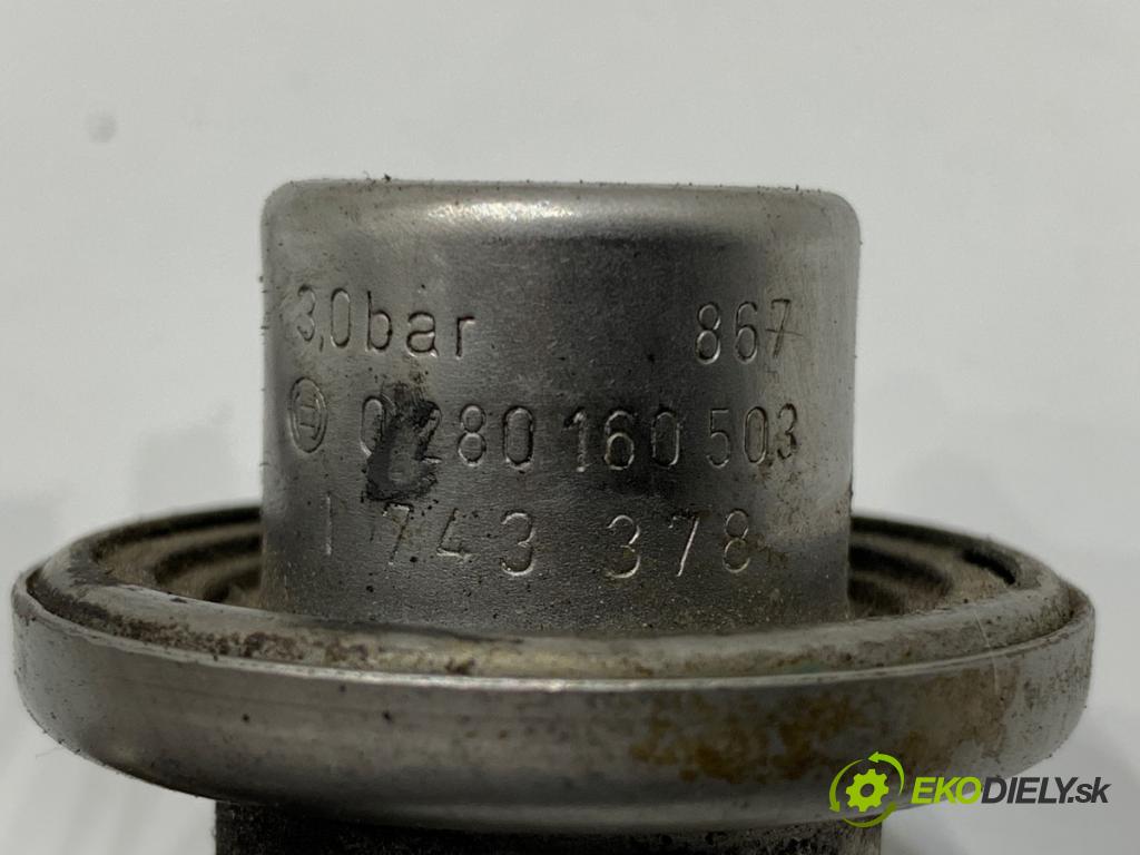 BMW E46 sedan 1998 87 kW 318 i 1895 Lišta vstrekovacia 1743378 (Vstrekovacia lišta)