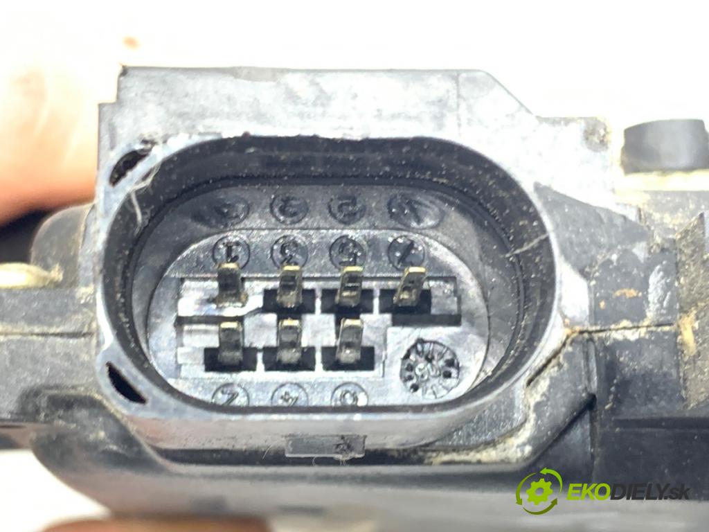 AUDI A4 B6 Kombi 2004 96 kW 1.9 TDI 1896 zámok dveře pravý zadní část 8E0839016C