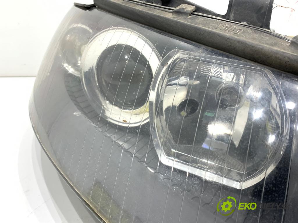 AUDI A4 B6 Kombi 2004 96 kW 1.9 TDI 1896 světlomet pravý přední část XENON 8E0941004P
