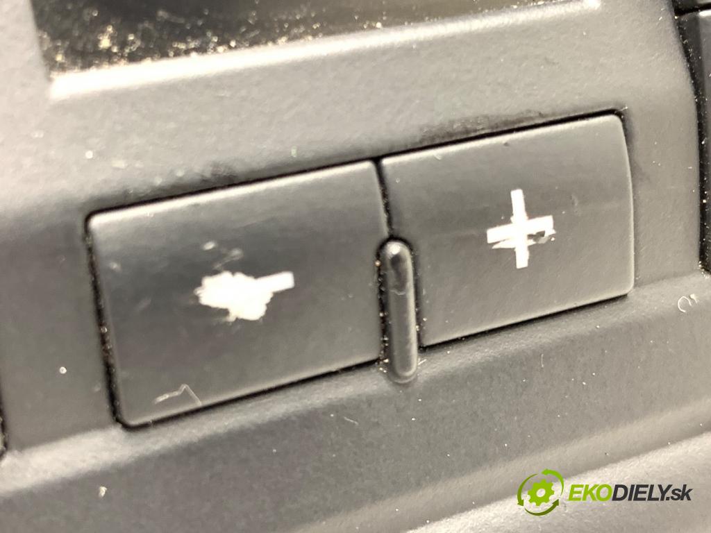 AUDI A4 B6 Kombi 2004 96 kW 1.9 TDI 1896 Panel ovládania kúrenia 8E0820043BJ (Prepínacie páčky pod volantom)