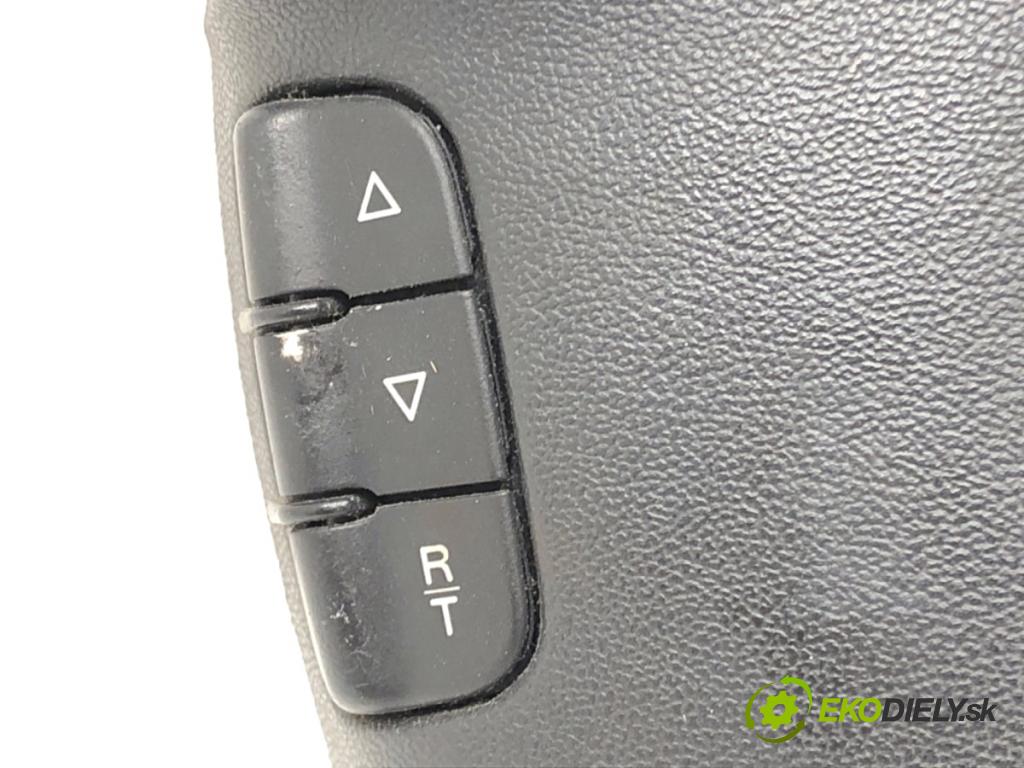 AUDI A4 B6 Kombi 2004 96 kW 1.9 TDI 1896 AirBag volantu 8P0880201M (Airbag)