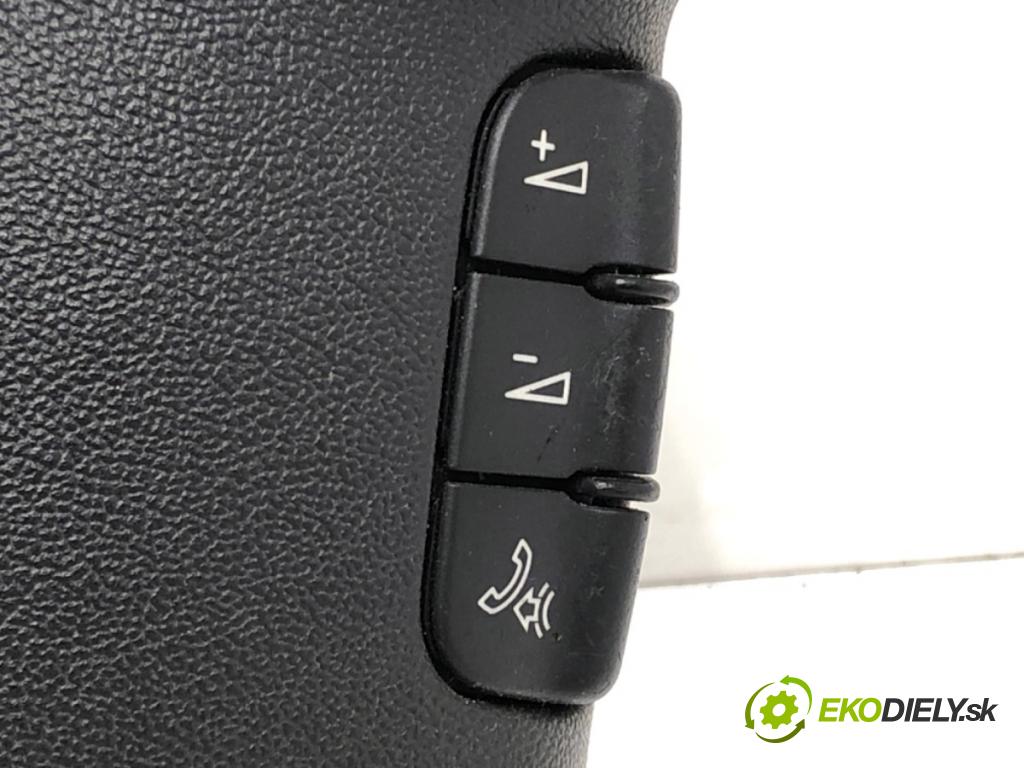 AUDI A4 B6 Kombi 2004 96 kW 1.9 TDI 1896 AirBag volantu 8P0880201M (Airbag)