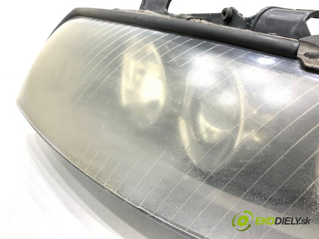 AUDI A4 B6 Kombi 2004 96 kW 1.9 TDI 1896 světlomet levý přední část XENON 8E0941003P