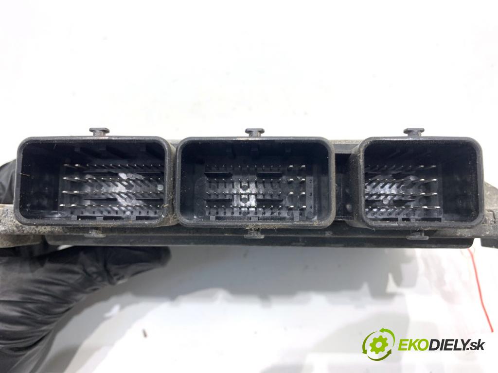 DACIA DUSTER SUV 2015 77 kW 1.6 16V 1598 riadiaca jednotka Motor 237104234R (Riadiaca jednotka)