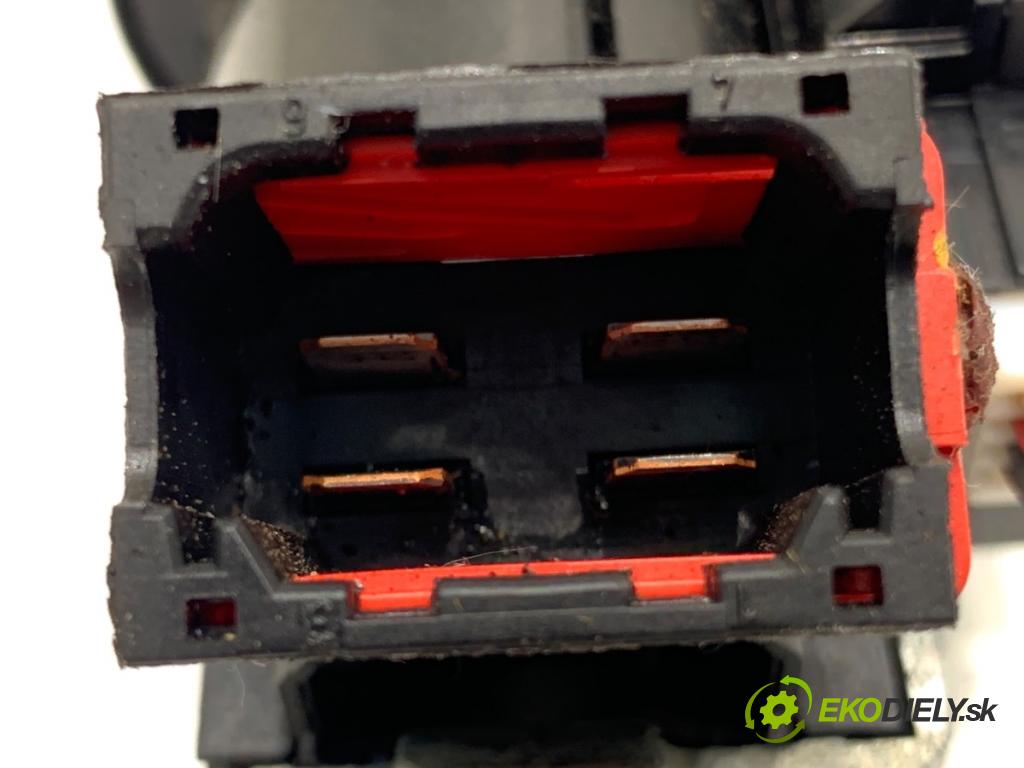 DACIA DUSTER SUV 2015 77 kW 1.6 16V 1598 spinačka 285916556R (Spínacia skrinka)