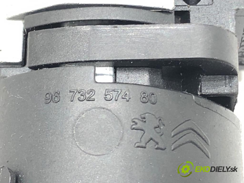 PEUGEOT 2008 I (CU_) 2013 - 2022    1.6 BlueHDi 100 73 kW [100 KM] olej napędowy 2015 - 2022  spinačka 9673257480 (Spínacia skrinka)