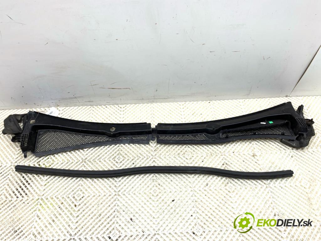 PEUGEOT 2008 I SUV 2017 73 kW 1.6 BlueHDi 100 1560 Torpédo, plast pod čelné okno  (Torpédo (plast pod čelným sklom))