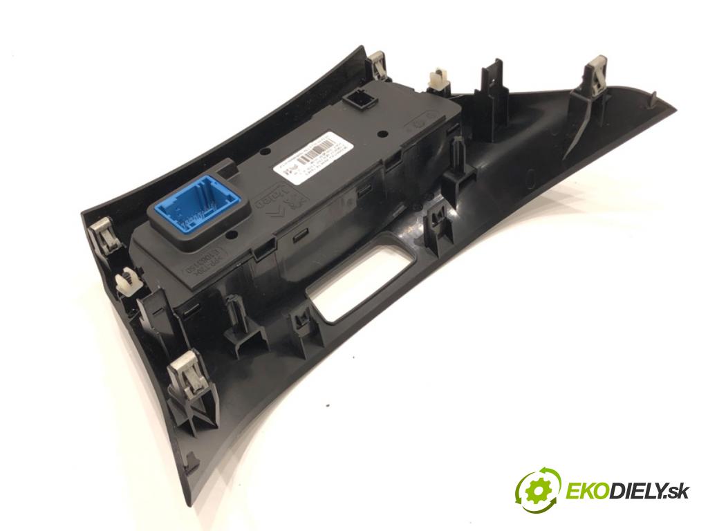 PEUGEOT 2008 I (CU_) 2013 - 2022    1.6 BlueHDi 100 73 kW [100 KM] olej napędowy 2015 - 2022  Panel ovládania kúrenia 96722471XU (Prepínacie páčky pod volantom)