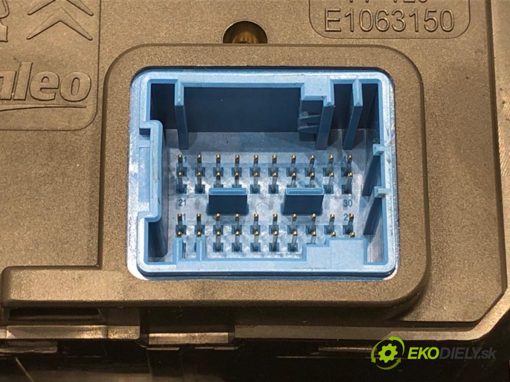 PEUGEOT 2008 I (CU_) 2013 - 2022    1.6 BlueHDi 100 73 kW [100 KM] olej napędowy 2015 - 2022  Panel ovládania kúrenia 96722471XU (Prepínacie páčky pod volantom)