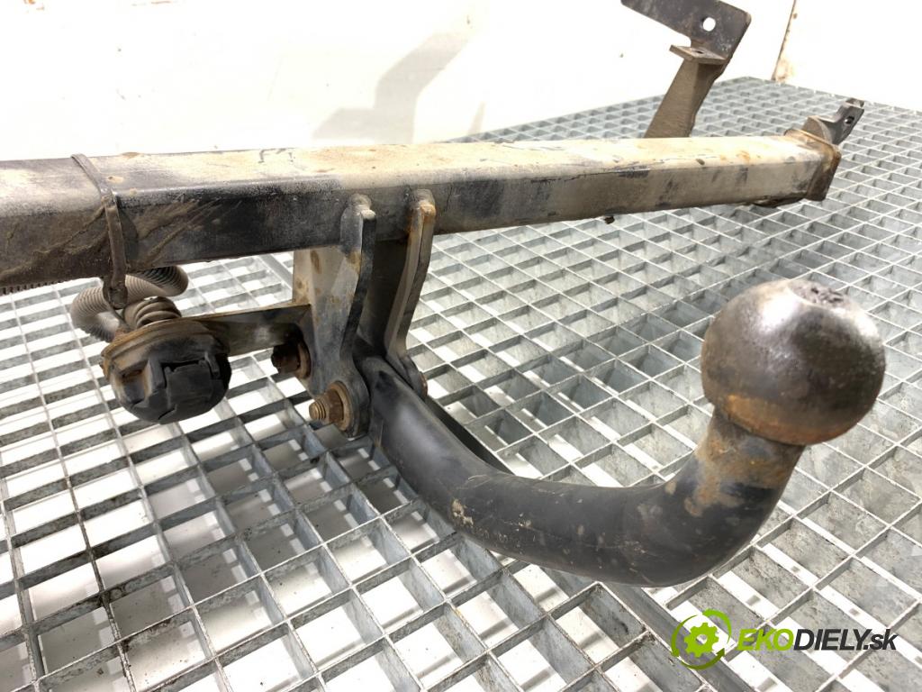 PEUGEOT 2008 I SUV 2017 73 kW 1.6 BlueHDi 100 1560 Hák tažné zařízení  (Tažná zařízení)