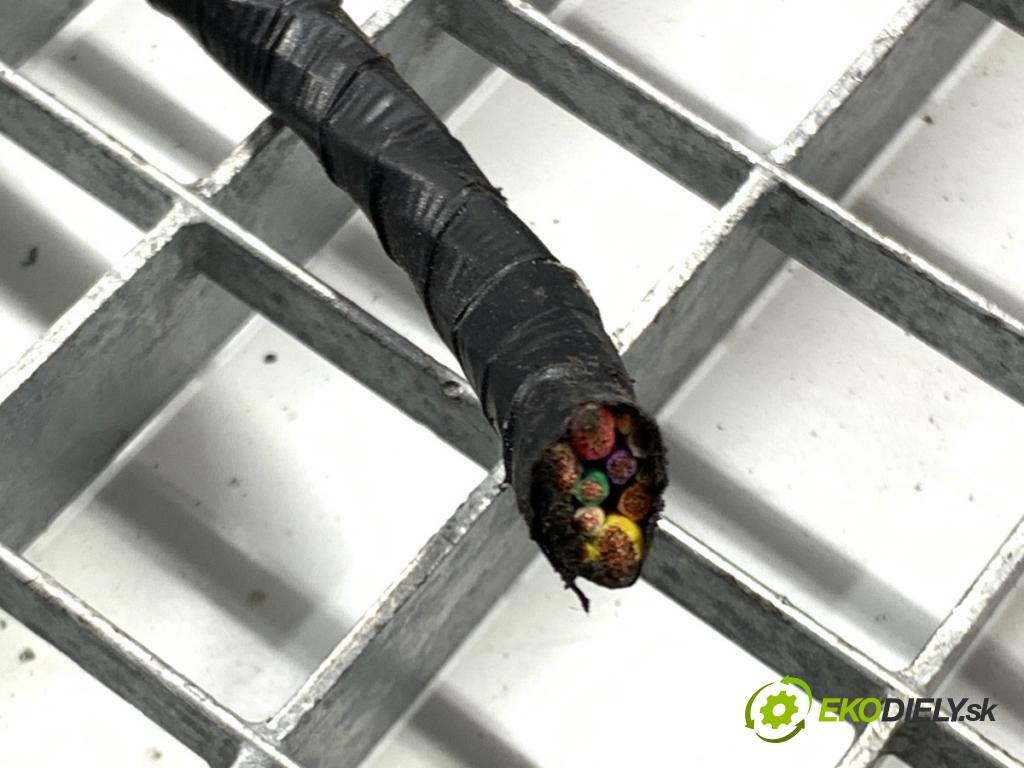 PEUGEOT 2008 I SUV 2017 73 kW 1.6 BlueHDi 100 1560 Hák tažné zařízení  (Tažná zařízení)