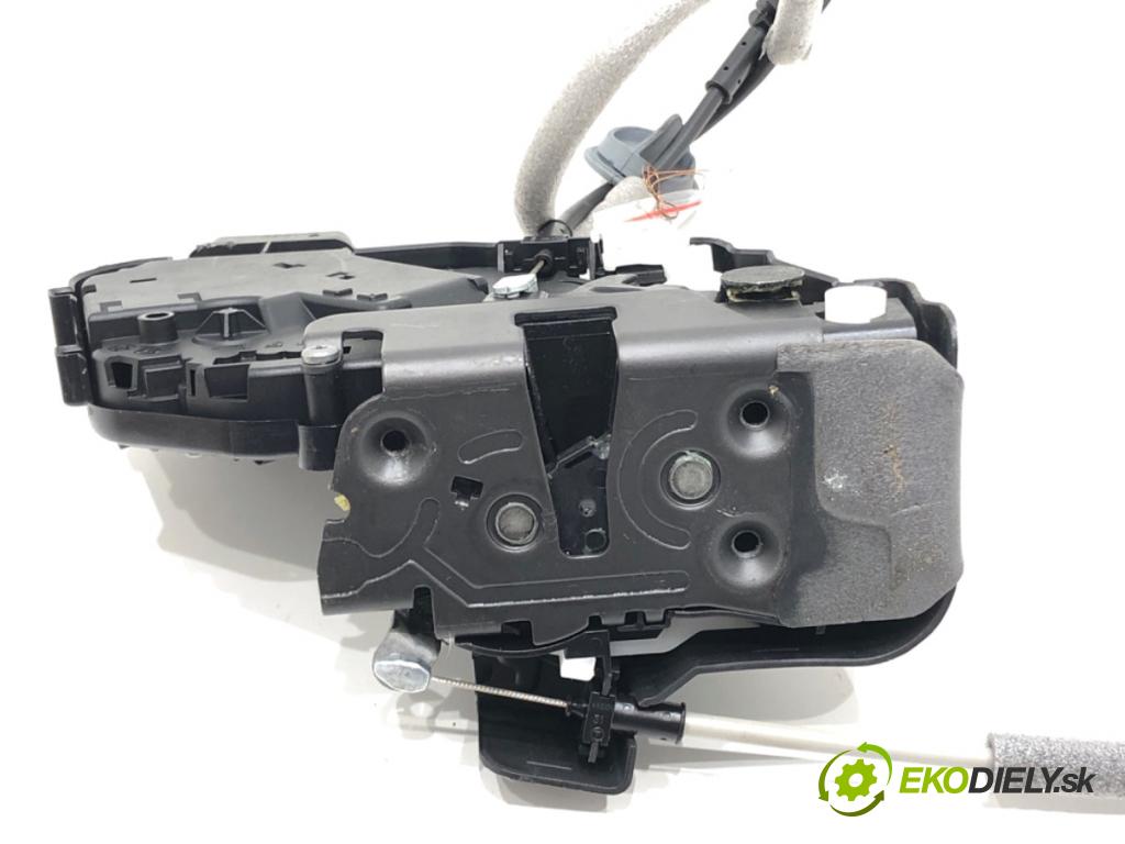 VOLVO XC60 I SUV 2017 110 kW D3 1969 zámok dveře pravý zadní část 31253921