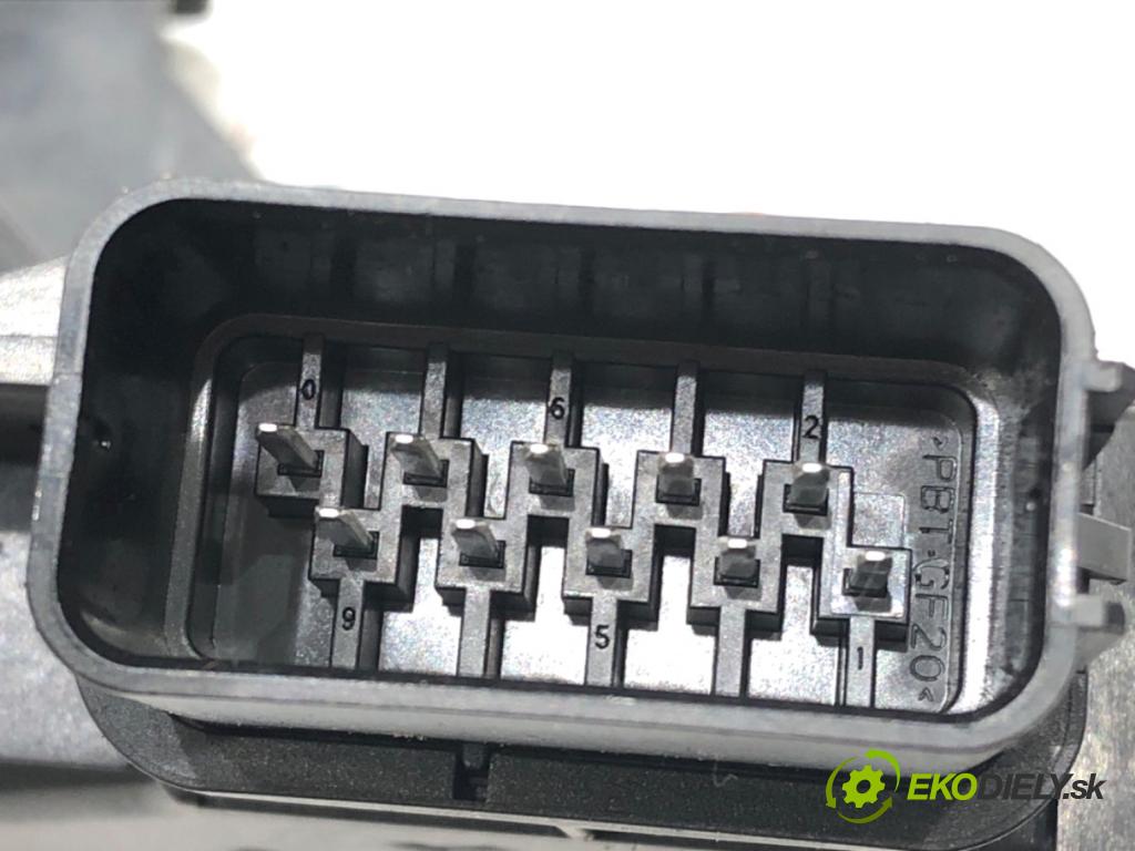 VOLVO XC60 I SUV 2017 110 kW D3 1969 zámok dveře levý zadní část 31253920