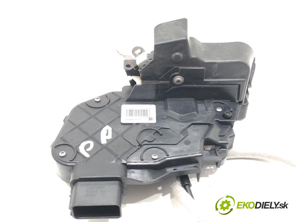 VOLVO XC60 I SUV 2017 110 kW D3 1969 zámok dveře pravý přední část 31416682