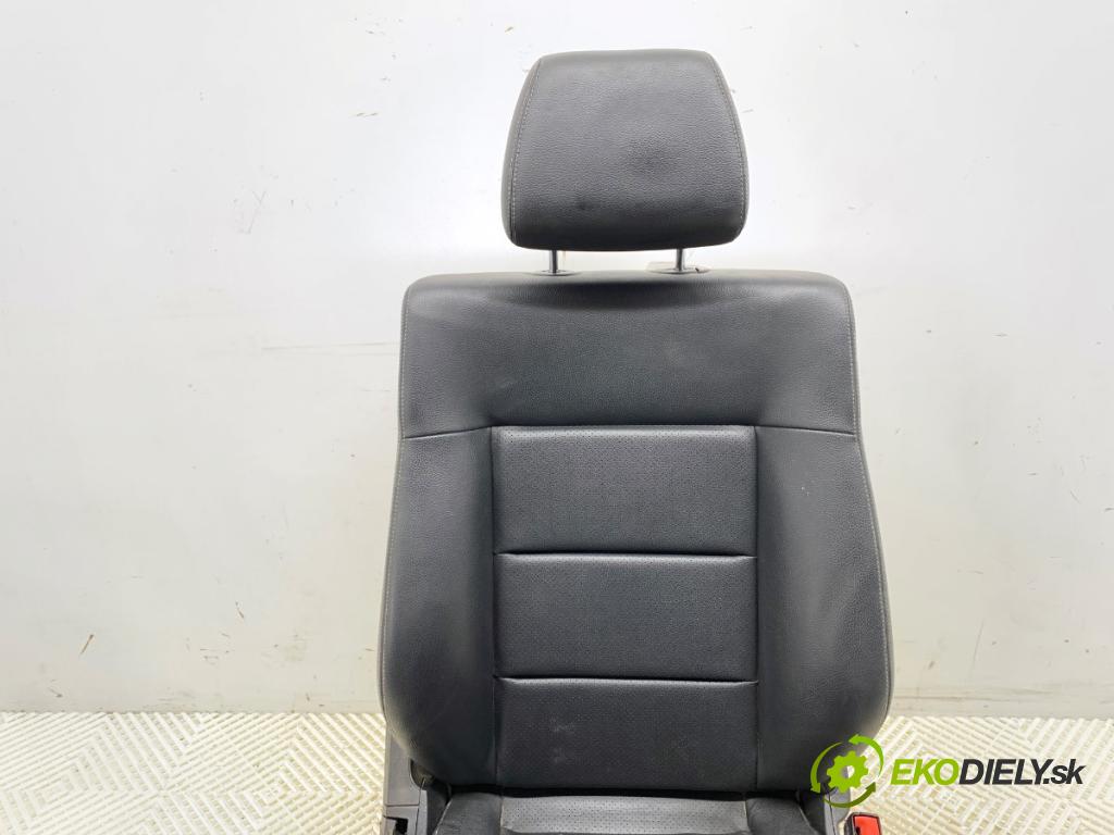 MERCEDES-BENZ S212 Kombi 2015 100 kW E 200 CDI / BlueTEC (212.205, 212.206) 2143 Sedadlo pravy predný