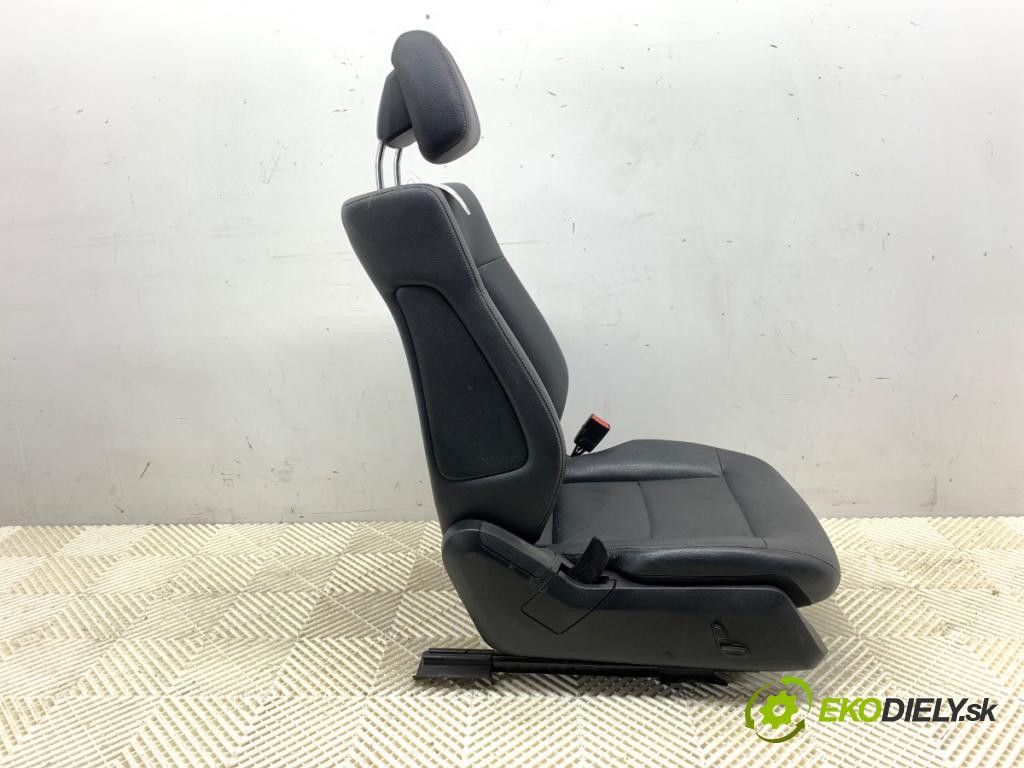MERCEDES-BENZ S212 Kombi 2015 100 kW E 200 CDI / BlueTEC (212.205, 212.206) 2143 Sedadlo pravy predný