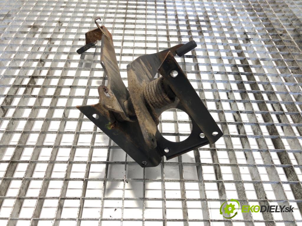 VW LT 28 35 Autobus 1992 70 kW 2.4 2383 PEDÁL:  (Pedál)