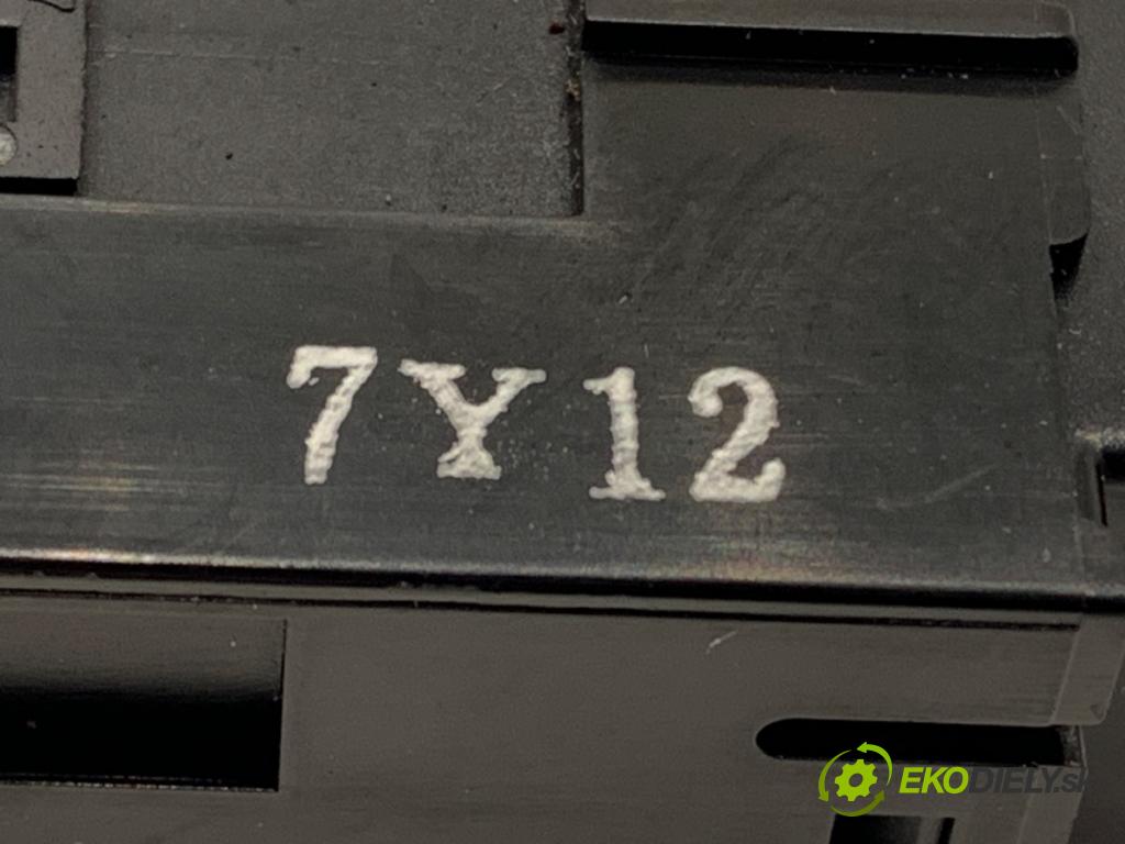 SUZUKI SX4 liftback 2008 79 kW 1.6 VVT (RW 416) 1586 Prepínač ohrievania, vyhrievania sedačky  (Prepínacie páčky pod volantom)