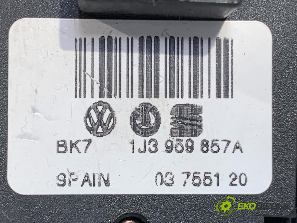 SKODA FABIA I (6Y2) 1999 - 2008    1.4 16V 55 kW [75 KM] benzyna 1999 - 2008  Prepínač okien 1J3959857A (Prepínacie páčky pod volantom)