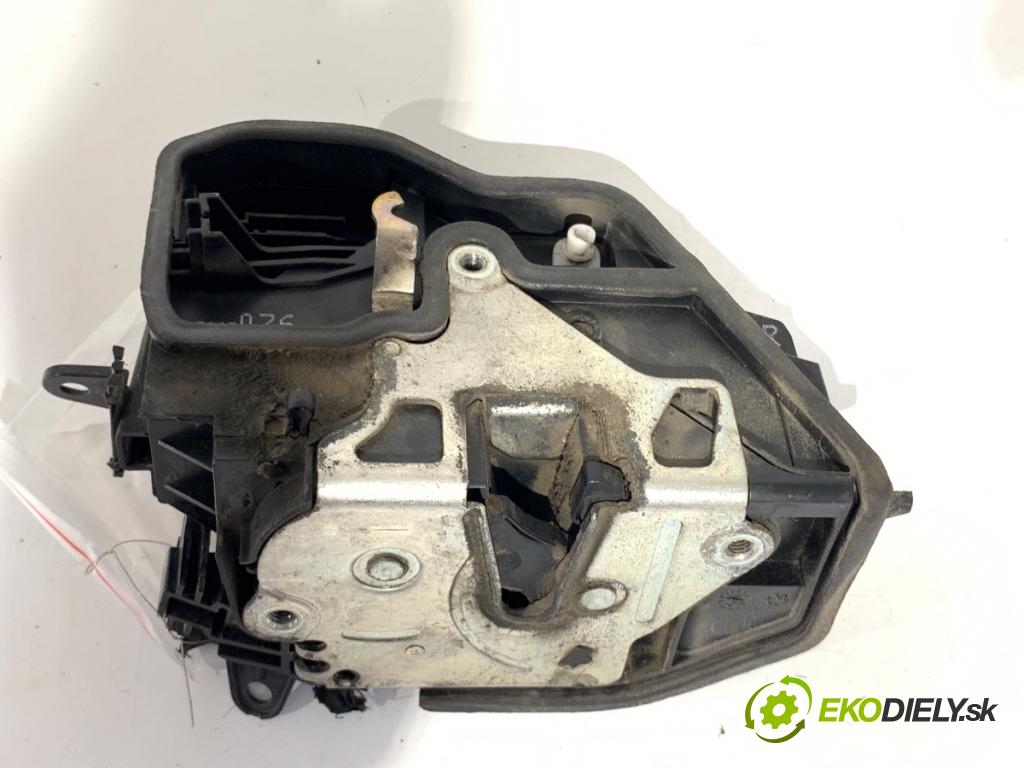 BMW E87 liftback 2006 120 kW 120 d 1995 zámok dveře pravý zadní část 7167076