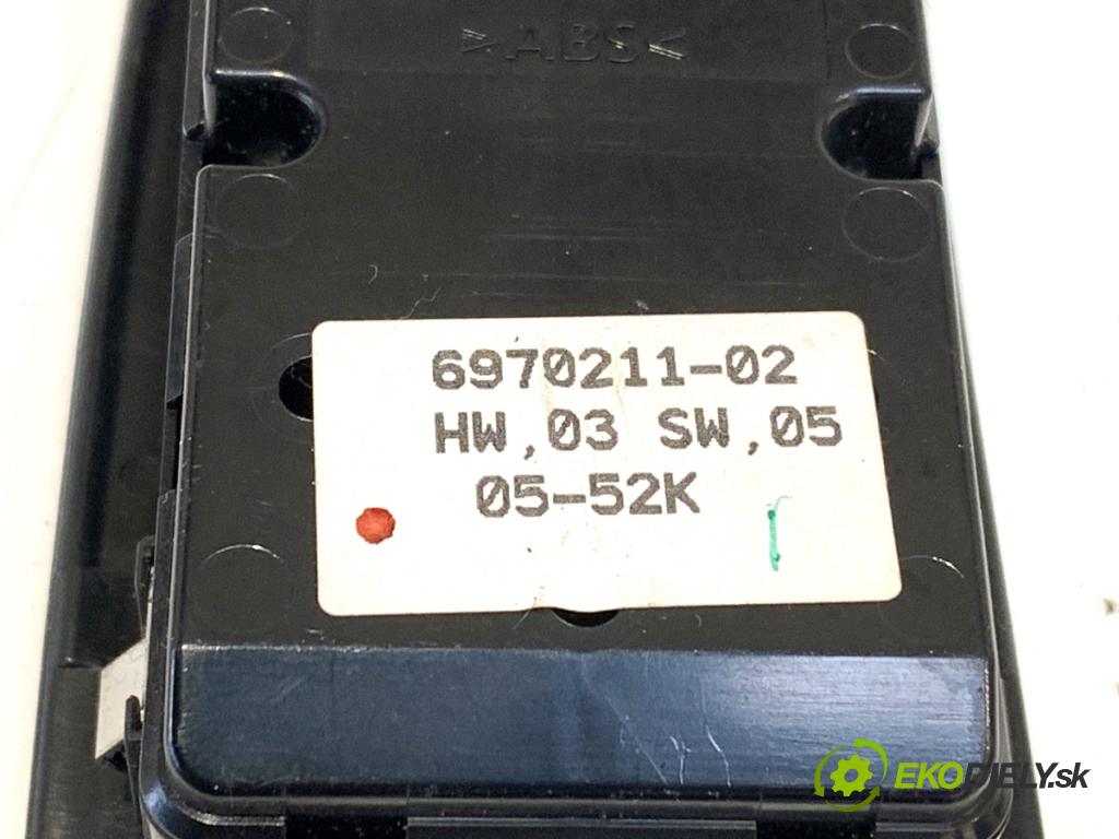 BMW E87 liftback 2006 120 kW 120 d 1995 Prepínač okien 6970211 (Prepínacie páčky pod volantom)