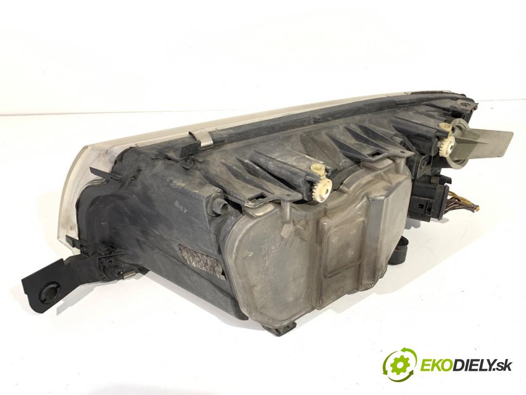 SKODA FABIA I liftback 2005 55 kW 1.4 16V 1390 světlomet pravý přední část