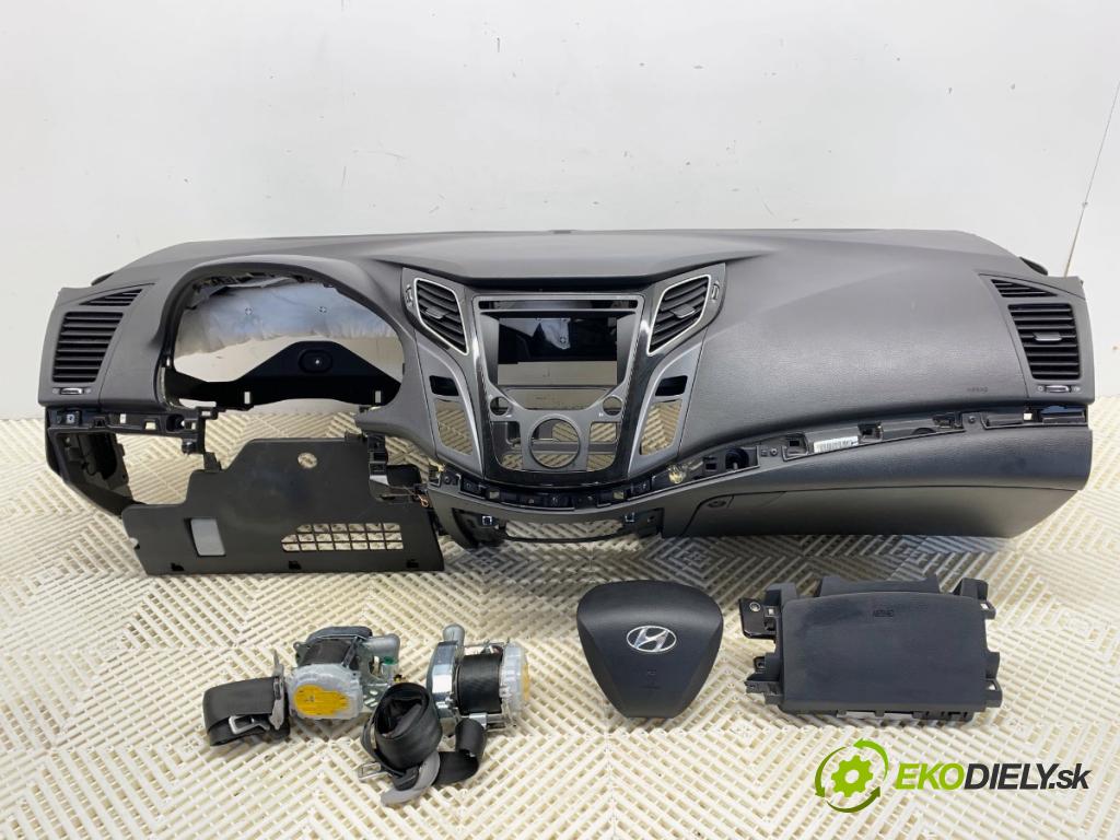 HYUNDAI i40 sedan 2012 99 kW 1.6 GDI 1591 Palubná doska silentbloku pasy 569703Z100RY