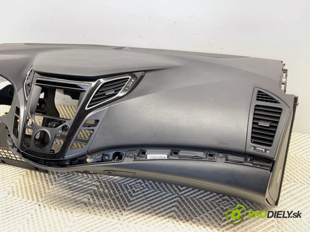 HYUNDAI i40 sedan 2012 99 kW 1.6 GDI 1591 Palubná doska silentbloku pasy 569703Z100RY