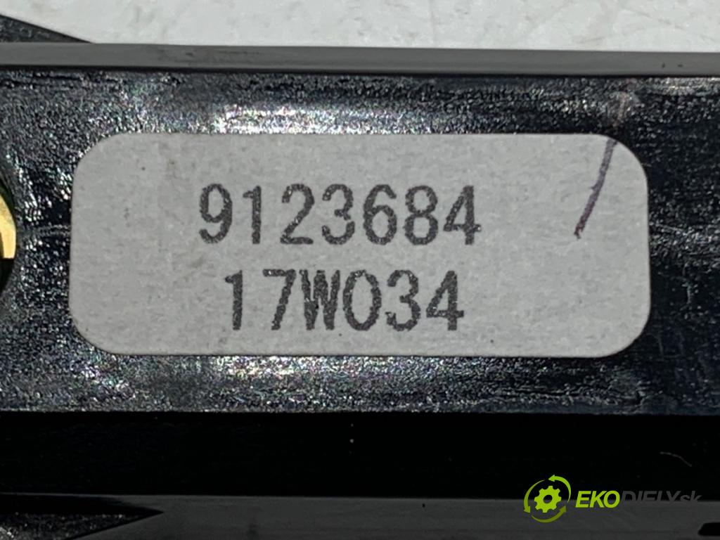 VOLVO XC60 I SUV 2017 110 kW D3 1969 Spínač svetiel výstražných (núdzových) 9123684 (Prepínacie páčky pod volantom)