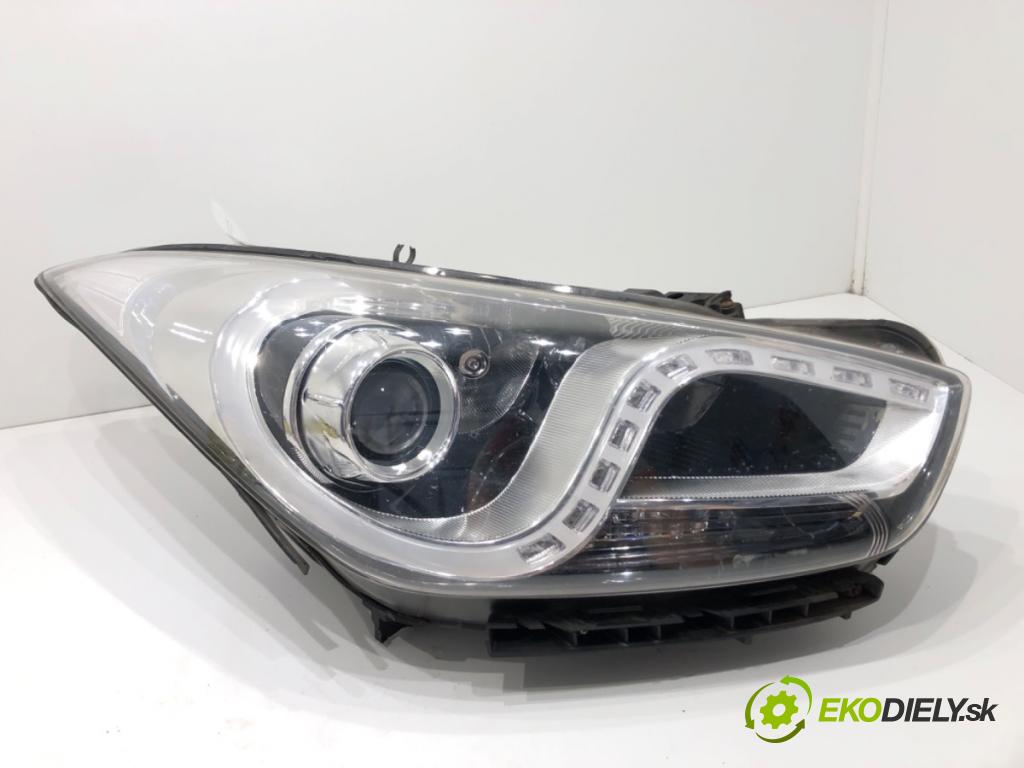 HYUNDAI i40 sedan 2012 99 kW 1.6 GDI 1591 světlomet pravý přední část 92102-3Z090