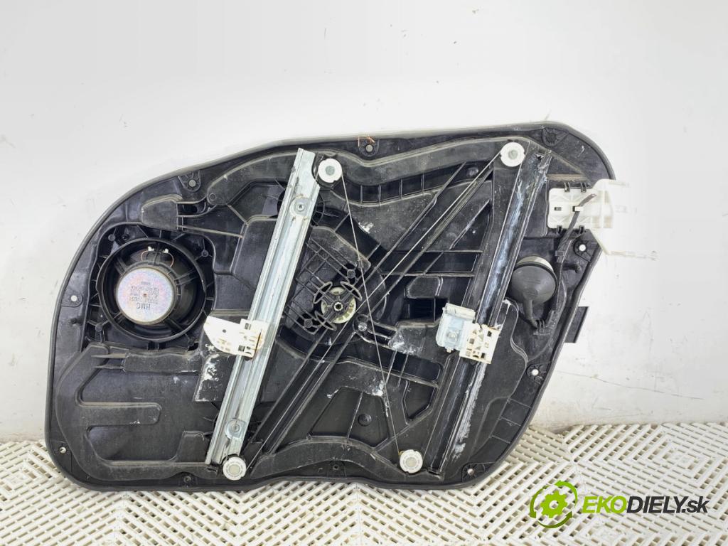 HYUNDAI i40 sedan 2012 99 kW 1.6 GDI 1591 mechanismus okna levý přední část 