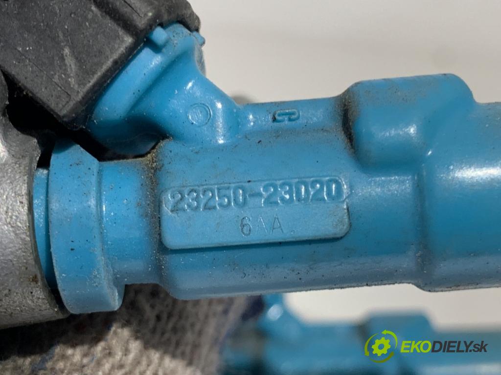 TOYOTA YARIS II liftback 2006 64 kW 1.3 VVT-i (SCP90_) 1298 Lišta vstrekovacia 23250-23020 (Vstrekovacia lišta)