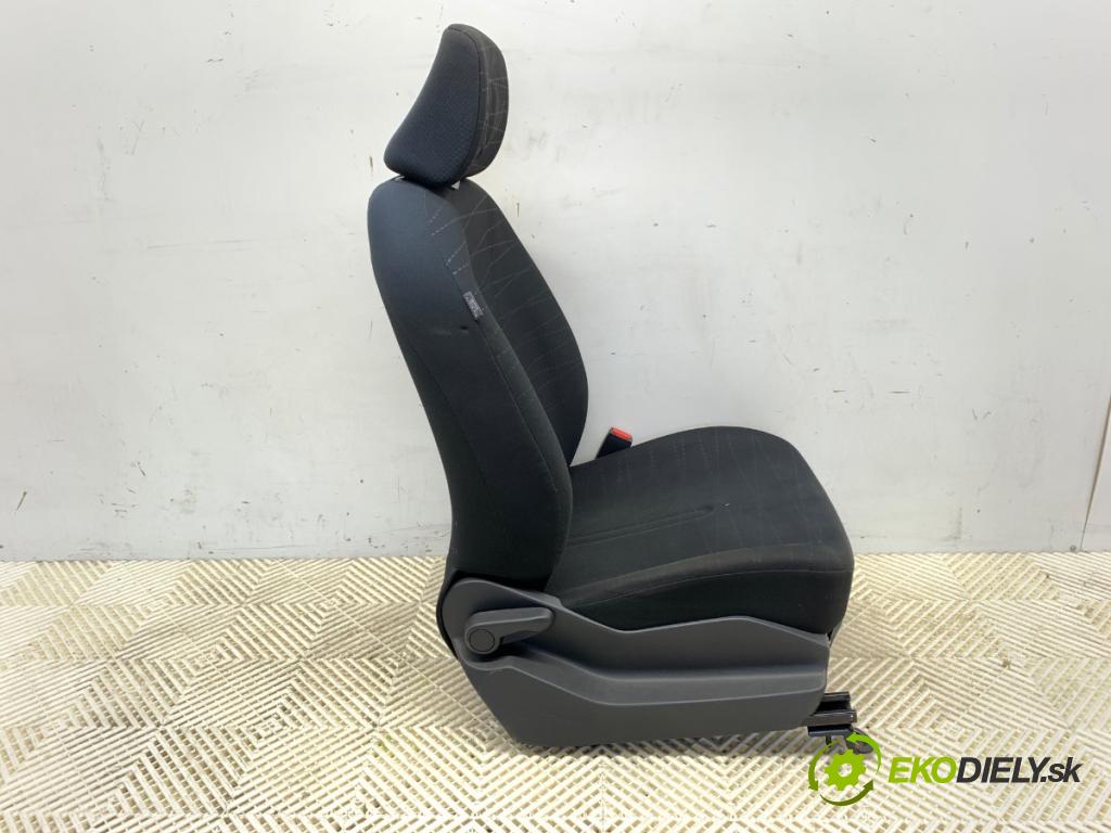 TOYOTA YARIS (_P9_) 2005 - 2014    1.3 VVT-i (SCP90_) 64 kW [87 KM] benzyna 2005 - 2010  Sedadlo pravy predný