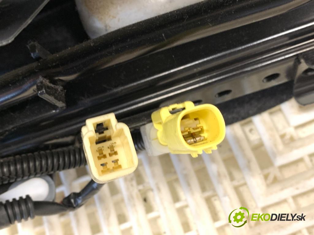 TOYOTA YARIS (_P9_) 2005 - 2014    1.3 VVT-i (SCP90_) 64 kW [87 KM] benzyna 2005 - 2010  Sedadlo pravy predný