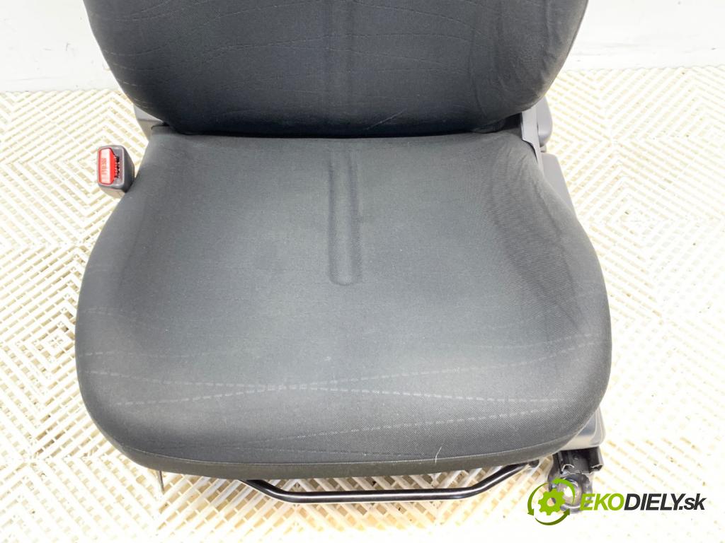 TOYOTA YARIS (_P9_) 2005 - 2014    1.3 VVT-i (SCP90_) 64 kW [87 KM] benzyna 2005 - 2010  Sedadlo ľavy predný