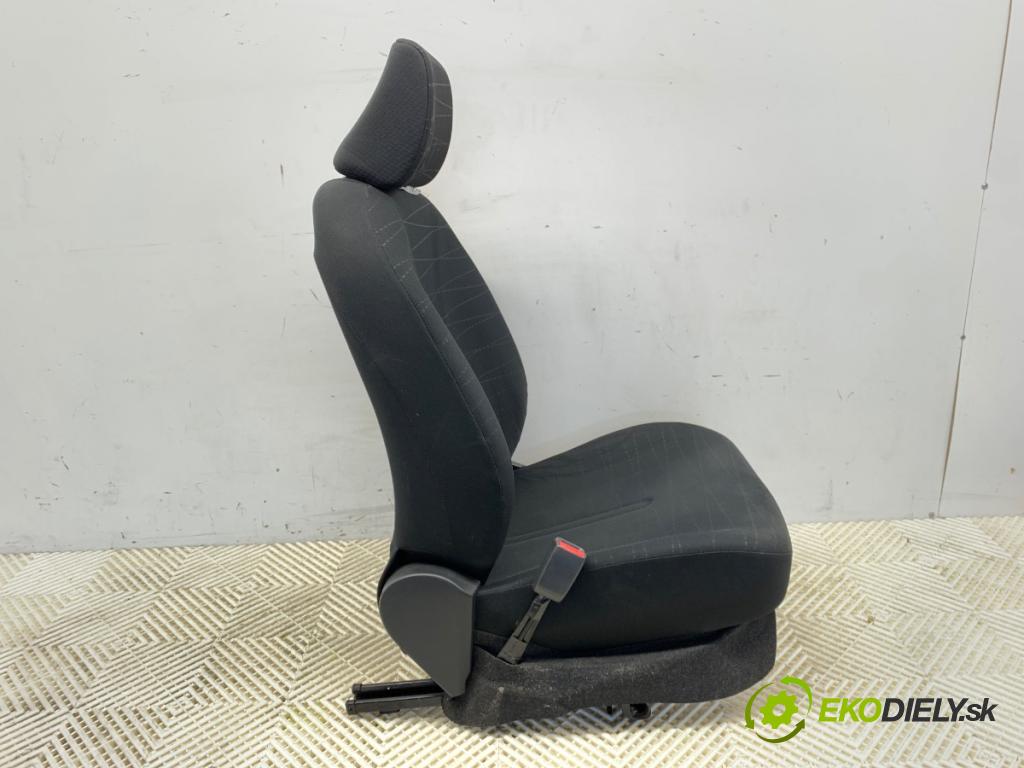TOYOTA YARIS (_P9_) 2005 - 2014    1.3 VVT-i (SCP90_) 64 kW [87 KM] benzyna 2005 - 2010  Sedadlo ľavy predný