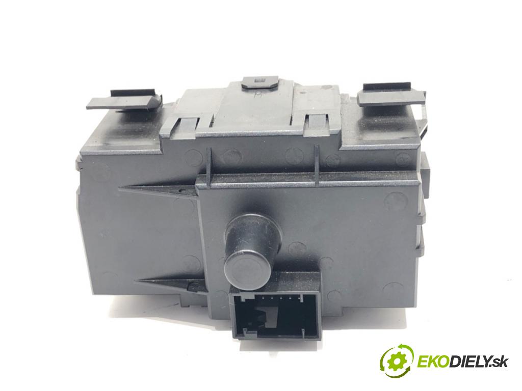 BMW E87 liftback 2008 105 kW 118 d 1995 spínač světel 6932794