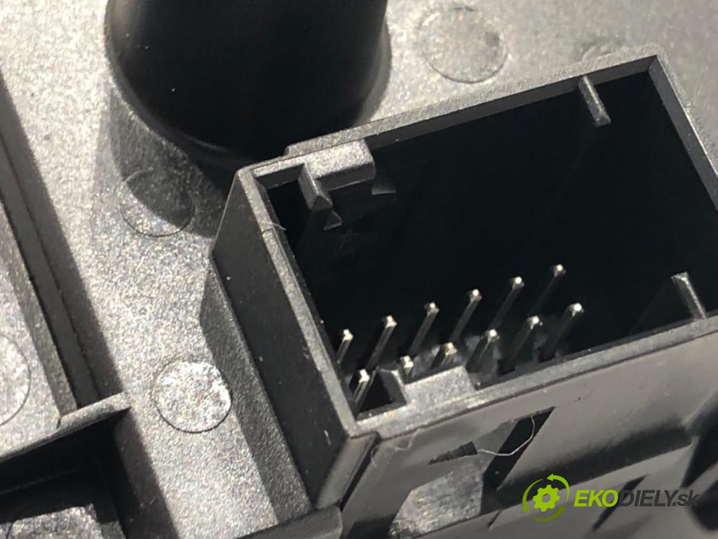 BMW E87 liftback 2008 105 kW 118 d 1995 spínač světel 6932794