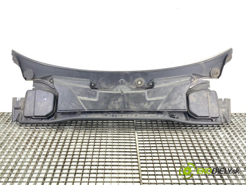 BMW E87 liftback 2008 105 kW 118 d 1995 Torpédo, plast pod čelné okno 15677210 (Torpédo (plast pod čelným sklom))