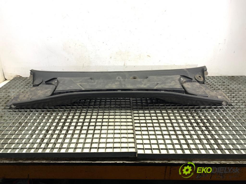 BMW E87 liftback 2008 105 kW 118 d 1995 Torpédo, plast pod čelné okno 15677210 (Torpédo (plast pod čelným sklom))