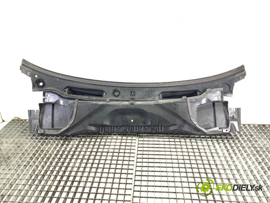 BMW E87 liftback 2008 105 kW 118 d 1995 Torpédo, plast pod čelné okno 15677210 (Torpédo (plast pod čelným sklom))