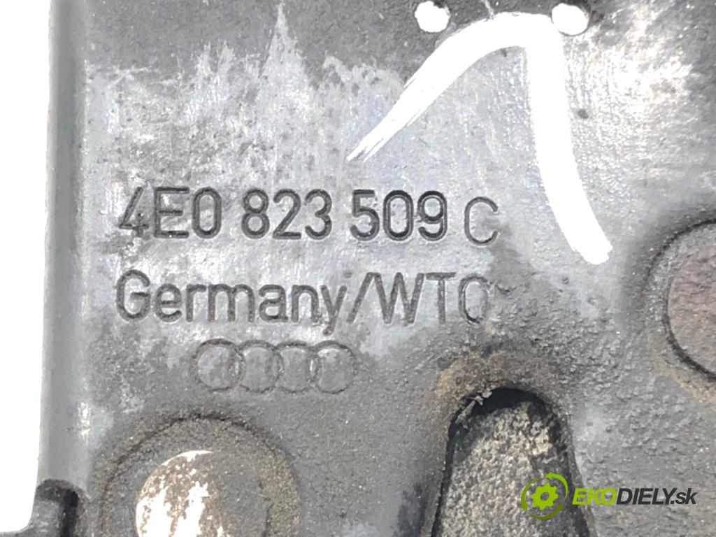 AUDI A8 D3 sedan 2003 202 kW 4.0 TDI quattro 3936 zámok kapoty levý 4E0823509C