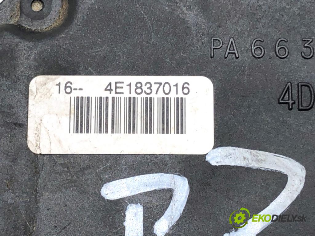 AUDI A8 D3 sedan 2003 202 kW 4.0 TDI quattro 3936 zámok dveře pravý přední část 4E1837016