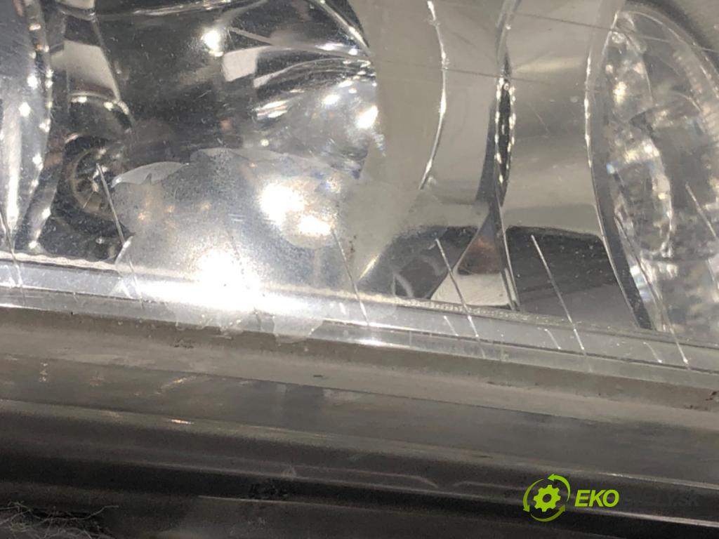 AUDI A8 D3 sedan 2003 202 kW 4.0 TDI quattro 3936 světlomet pravý přední část XENON 4E0941004BR