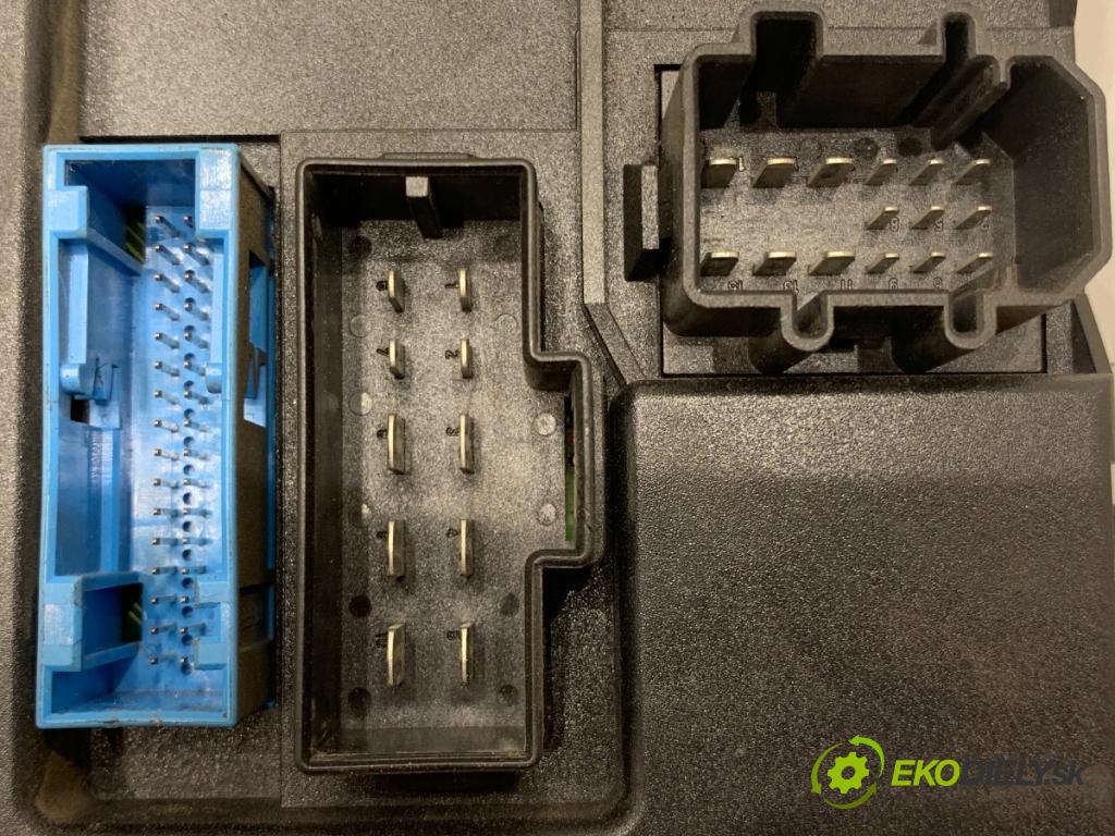 AUDI A8 D3 sedan 2003 202 kW 4.0 TDI quattro 3936 Modul komfortu 4E0907289 (Modul komfortu)