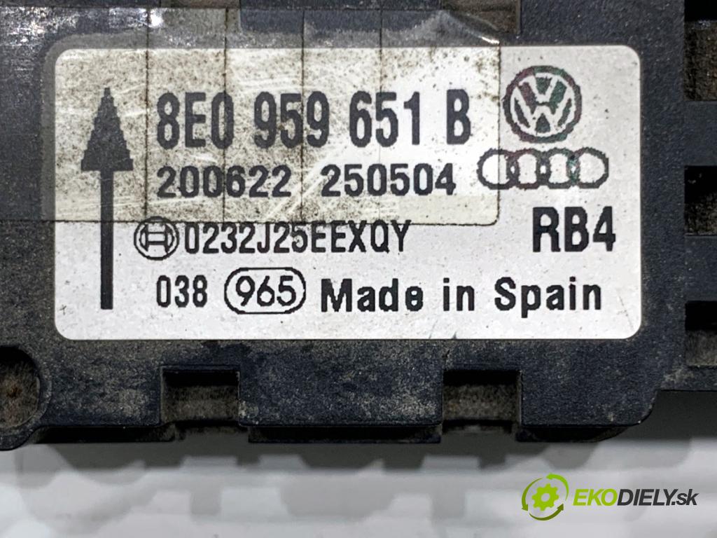 AUDI A8 D3 sedan 2003 202 kW 4.0 TDI quattro 3936 Snímač nárazu 8E0959651B (Snímač nárazu)