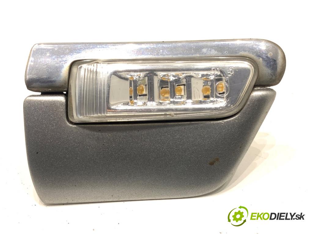 AUDI A8 D3 sedan 2003 202 kW 4.0 TDI quattro 3936 lišta blatníka přední část pravá 