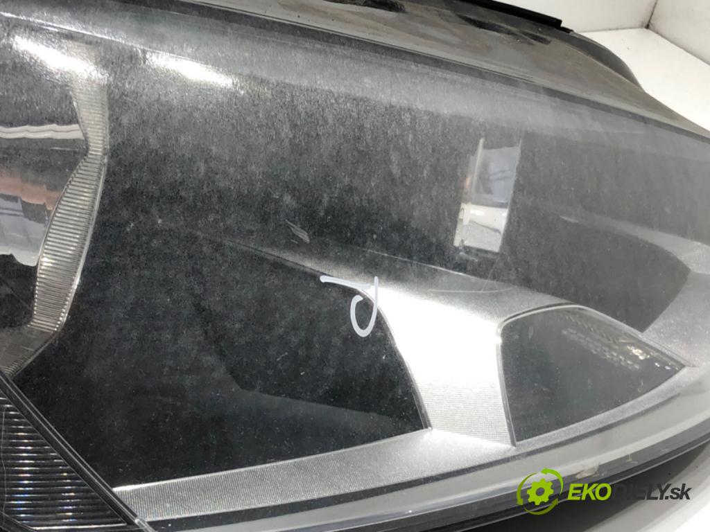 VW GOLF VII liftback 2013 77 kW 1.2 TSI 1197 světlomet pravý přední část 5G1941006
